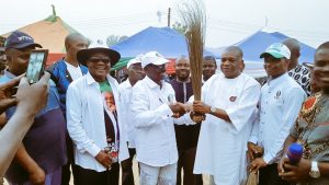 Former governor of Abia State and APC senatorial candidate for Abia North, Dr. Orji Uzor Kalu, presenting a broom to Professor Igwe Obasi, while receiving Igwe into the fold of the APC in Etiti Ama, Nkporo in Ohafia LGA of Abia State on Tuesday