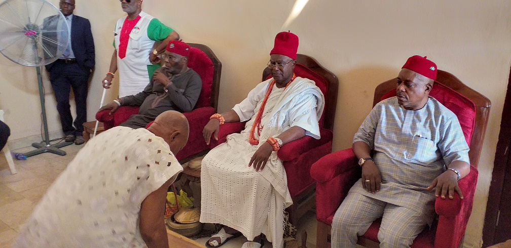 Ndichie paying homage to Obi of Onitsha with Atiku and Secondus watching