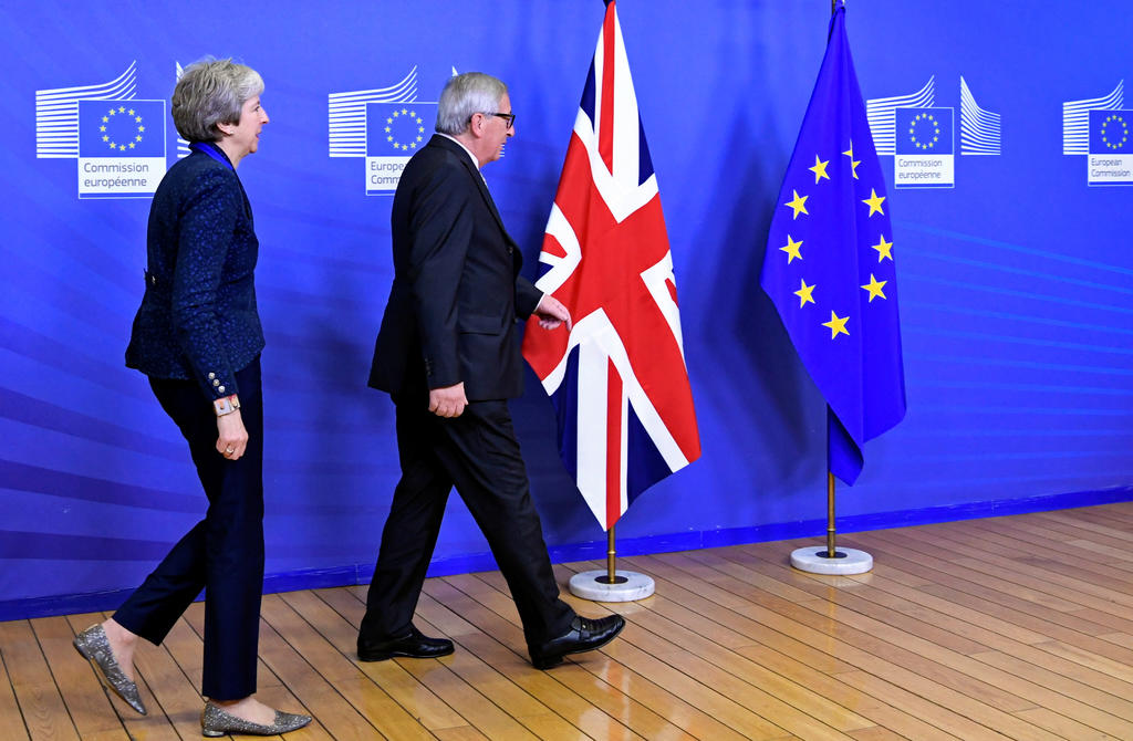British Prime Minister Theresa May and European Commission President Jean-Claude Juncker arrive to discuss draft agreements on Brexit, at the EC headquarters in Brussels