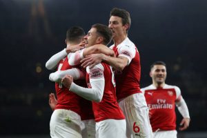 alexandre-lacazette-of-arsenal-celebrates-with-teammates-after-his-picture-id1085040330
