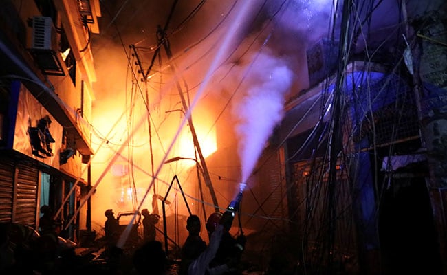 Fire breaks out in Bangladesh, traps many