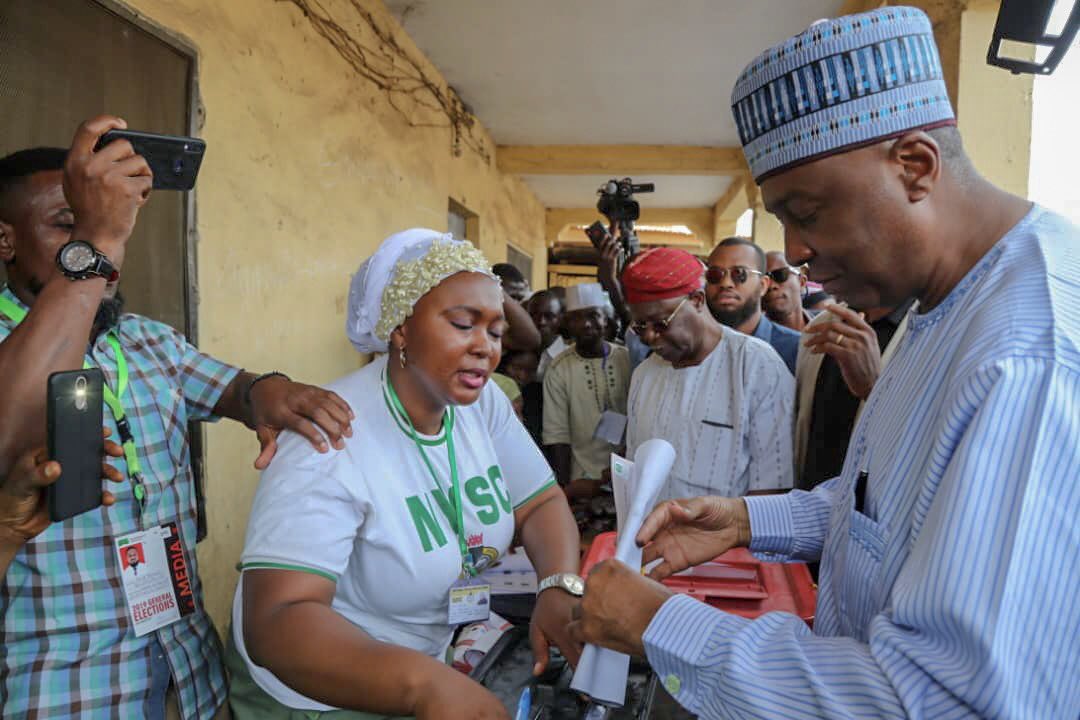 Saraki, Kwara APC guber candidate, Abdulrazaq win own polling units