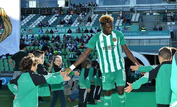 Kelechi-John-centre-greets-Rio-Ave-fans