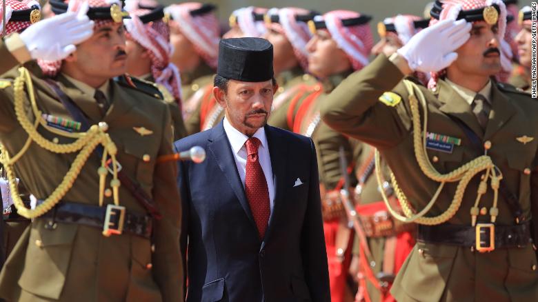 Sultan of Brunei (c) receiving a gurad of honour