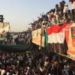 Demonstrators-in-Sudan-occupy-military-headquarters- (1)