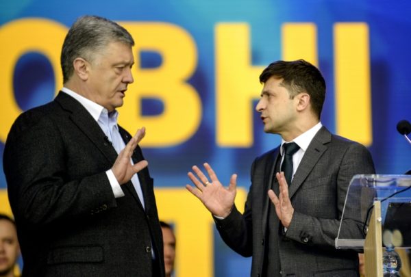 Poroshenko-Zelensky-during-the-debate-at-the-Stadium-e1555715299270