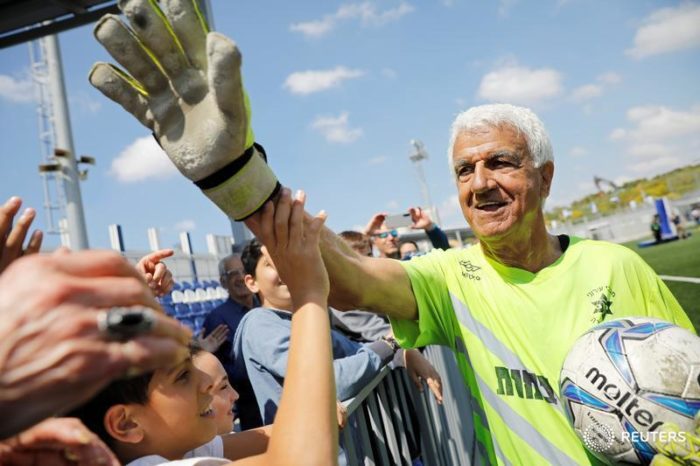 Yitzhak-Hayak-74-year-old-goalkeeper-e1554637057464