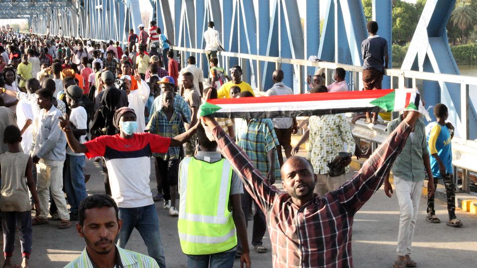 55504_AFP_000_1GE9OH_Sudan_Khartoum_protesters_1557768612044
