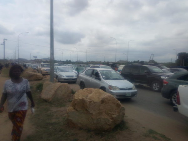 Abuja-airport-road-after-the-protest-by-the-Gbagi-people-e1557224403575