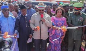 Governor-Emmanuel-Udom-inaugurating-the-Army-Estate-e1558245394221