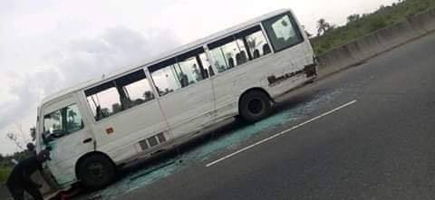 Suspected kidnappers attack commercial bus in Rivers