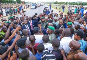 Osinbajo-speaks-with-the-protesters-on-the-Abuja-airport-road-e1557256111819