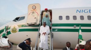 PRESIDENT-BUHARI-RETURNED-FROM-MECCA-1A-653×365
