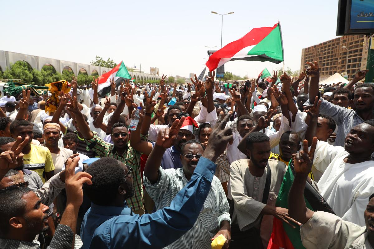 AU suspends Sudan, demands civilian administration