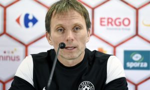 FBL-WC-2018-EST-PRESSER