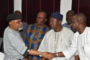 ASUU president Biodun Ogunyemi (middle)