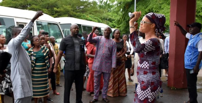 Memebers-of-the-Ministry-of-Defense-unions-during-the-protest-e1559857814725