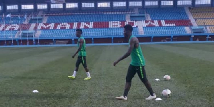 kalu-ola-aina-eagles-training-1140-750×375