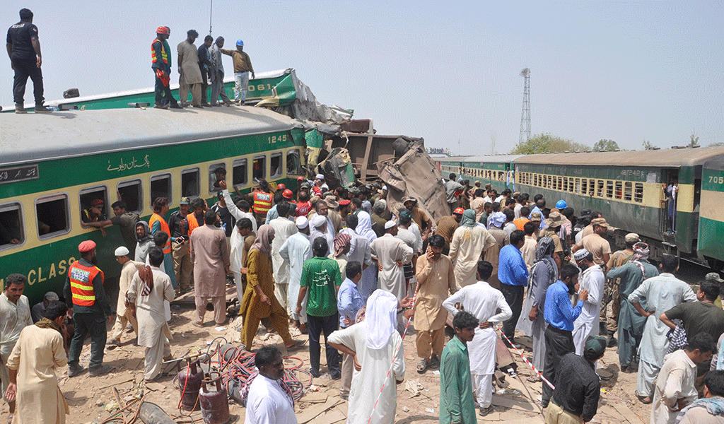 20 killed in Pakistan train collision