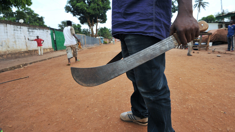 Illustration-Man-with-machete