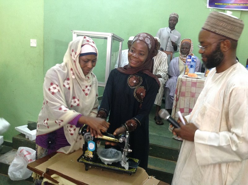 Zakat-and-Sadaqat-Foundation-ZSF-presenting-sewing-machine-to-beneficiary