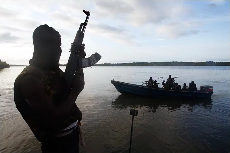 Bayelsa: Militants raid local police station, kill cops, steal guns