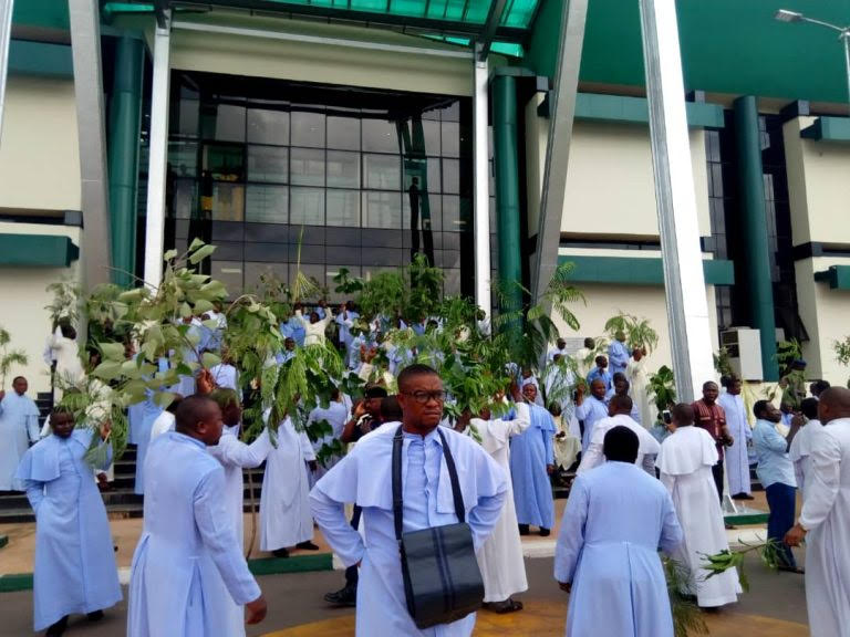 4fa49abb-catholic-priests-protest