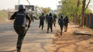 Nigerian-police-officers-working-to-curb-crime-768×433