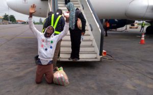 PIC.-33.-NIGERIANS-RETURNEES-FROM-LIBYA-ARRIVE-LAGOS-e1504735048886