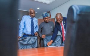 L-R: Minister of Works Babatunde Fashola, billionaire industrialist Aliko Dangote, Sports Minister Sunday Dare (Photo: Ope Adelani)