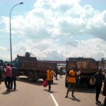 Tipper sand dealers block Onitsha-Enugu express in protest, road users stuck