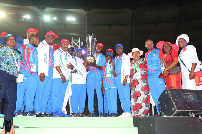 Governor-Okowa-with-Team-Delta-after-winning-the-19th-National-Sports-Festival