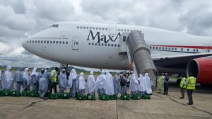 Intending-pilgrims-boarding-for-HAJJ-e1562038656454
