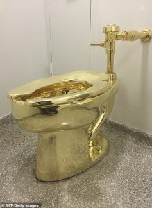 The_toilet_was_created_for_the_Guggenheim_Museum_in_New_York_ (1)