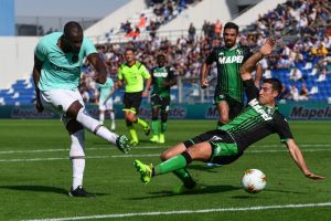 Lukaku, Martinez strike twice as Inter edge in seven-goal thriller