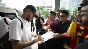Neymar, Thiago storm Singapore
