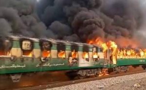 Train-catches-fire-in-Pakistan
