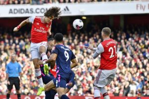 Luiz header sends unconvincing Arsenal third