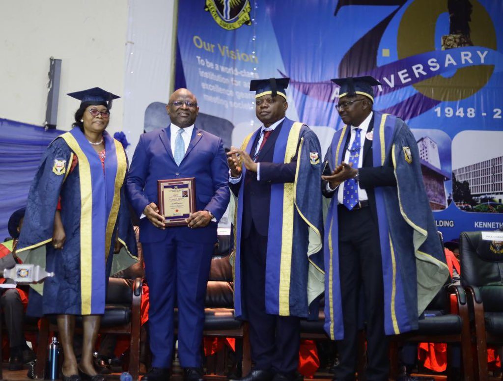 First Bank MD Dr Adesola Adeduntan (2nd left)