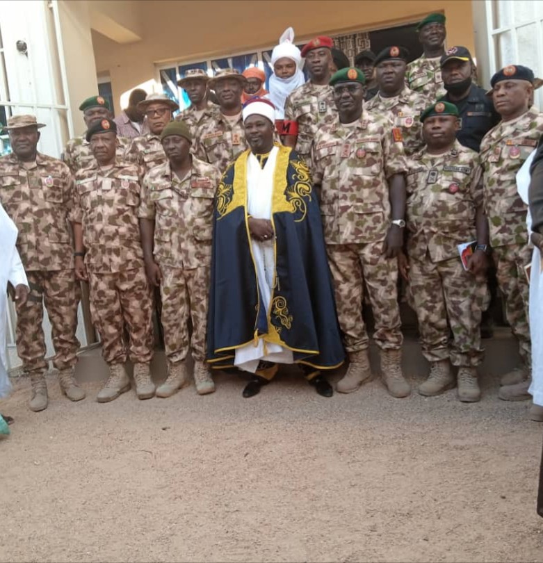 Emir-of-Gwozw-with-COAS-and-other-top-military-brass-in-his-palace