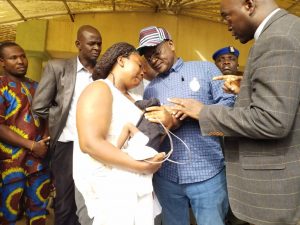 Governor Samuel Ortom with baby Verse Asaar and its mother during his visit to the Benue State University Teaching Hospital (BSUTH) Makurdi