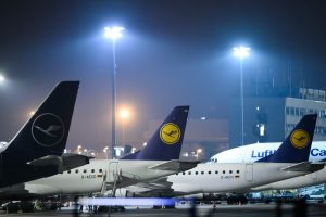 Lufthansa grounds flights to Tehran
