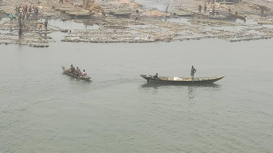 Man plunges into Lagos lagoon