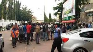 Security agents disperse anti-Oshiomhole protesters at APC secretariat