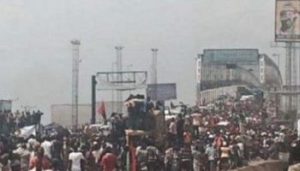 Commuters stranded as Delta enforces border closure