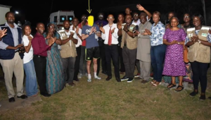The talian-with workers of the hospital and the Lagos State health comissioner before he was discharged