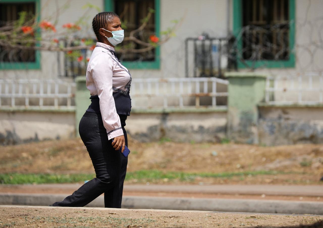 Coronavirus: 6 milder symptoms which suggest you are infected