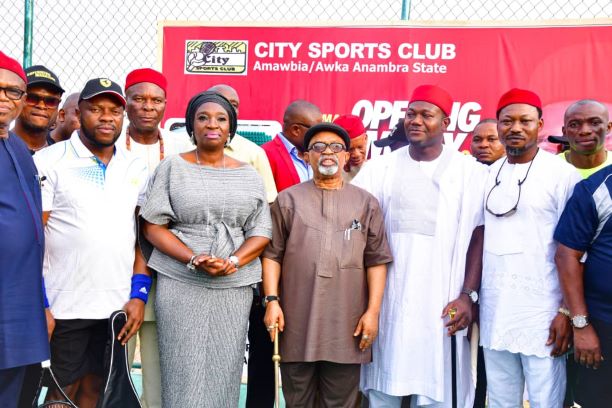 Dr Chris Ngige flanked by Senator Ekwunife (l) Johnbosco Onunkwo with base cap far left and other dignitories.