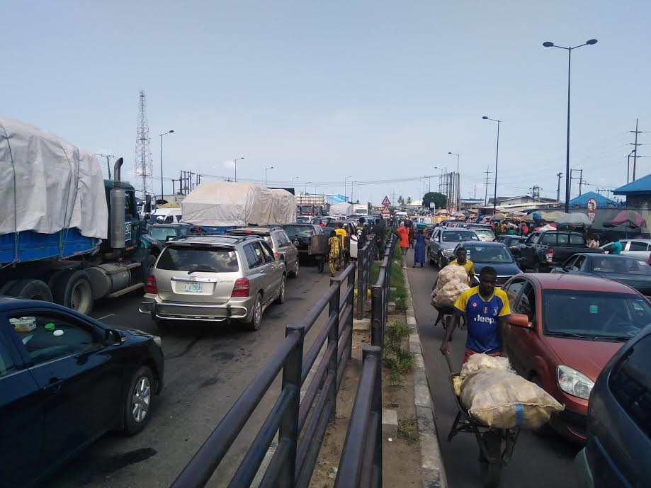 Gridlock returns to Lagos amid stay-at-home order