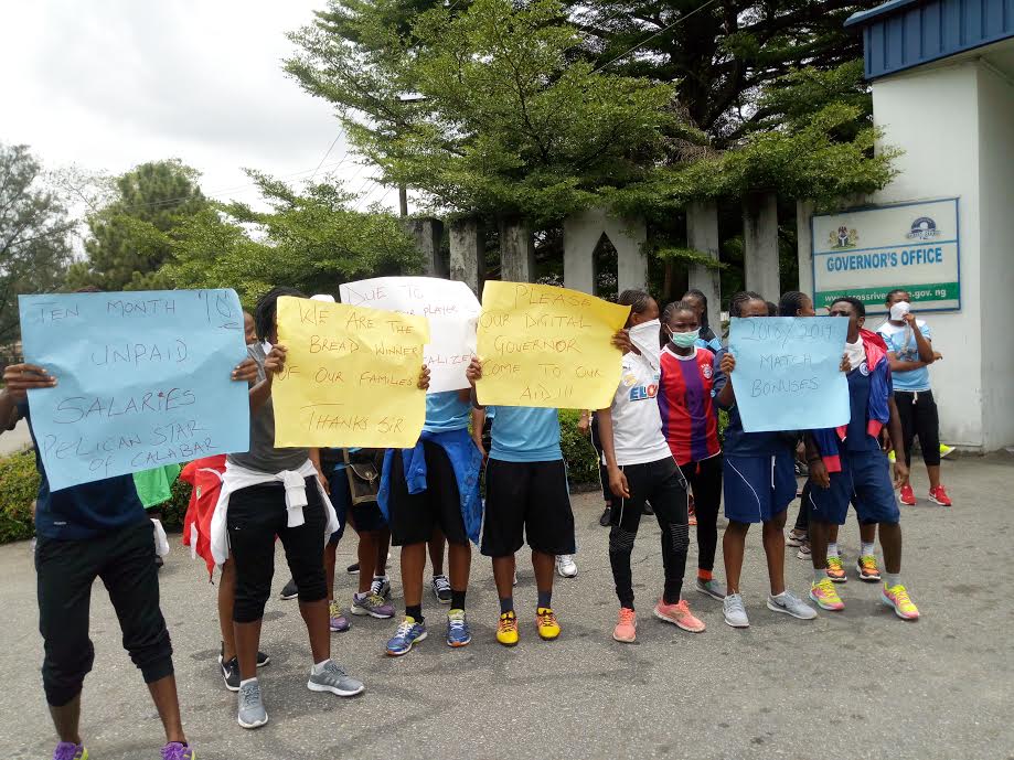 Pelican Stars FC protesting in front of Cross River State Governor’s office